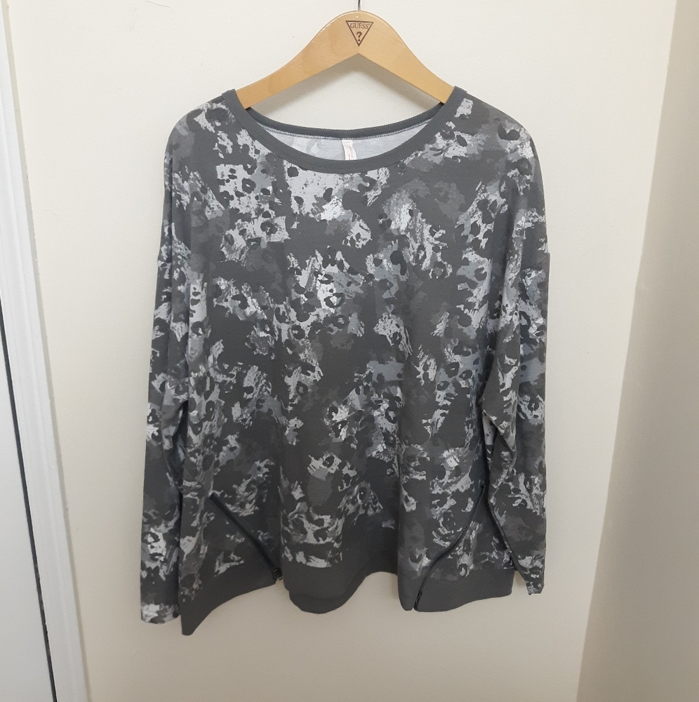 Adrienne Vittadine long sleeve pullover sweatshirt size 3X.